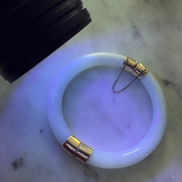14k Vintage Jadeite hinge bangle bracelet - Picture 3 of 8